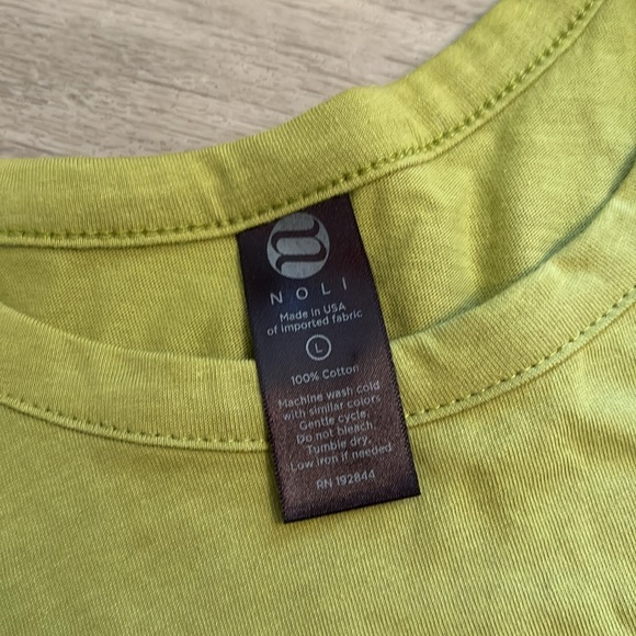 NWOT Noli Crop top- Large - Picture 2 of 4